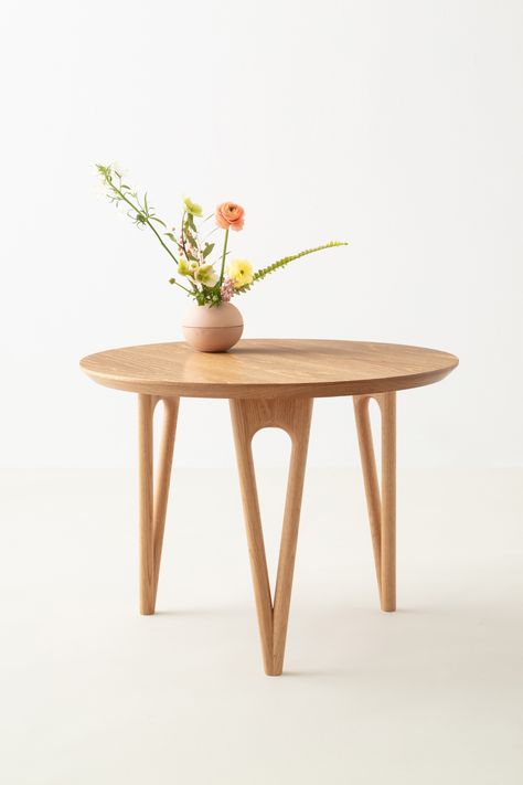 Wood Tea Table Design, Small Tea Table Design Wooden, Flower Shaped Side Table, Wood Tea Table, Tea Table Design, Stylish Side Table, Furniture Details Design, Easy Wood Projects, Table Decor Living Room