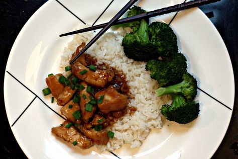 Hunan Chicken - A Spicy Chicken Stir Fry - On The Gas | The Art Science & Culture of Food General Tsaos Chicken Recipe, Hunan Chicken Recipe, Hunan Chicken, General Tso's Cauliflower, Szechuan Chicken, Comedy Of Errors, General Tso's Chicken, Daphne Oz, Tso Chicken