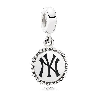 PANDORA | Dangle Unforgettable Moment, New York Yankees World Of Pandora, Gold Charms, Free Bracelet, Dangle Charms, Pandora Bracelet, Pandora Jewelry, Gold Charm, New York Yankees, Pandora Charms