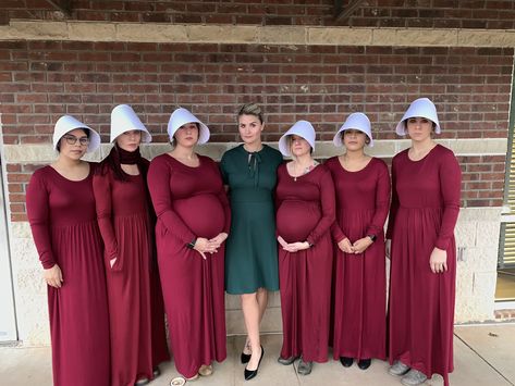 Halloween 2018! Handmaids Tale! Group costume! Mrs. Waterford! ❤️ Handmaids Tale Costume Halloween, Handmaids Tale Costume, Group Costume Ideas, Tv Costume, Handmaids Tale, Instagram Username Ideas, Halloween Cans, Costume Inspo, Handmaid's Tale