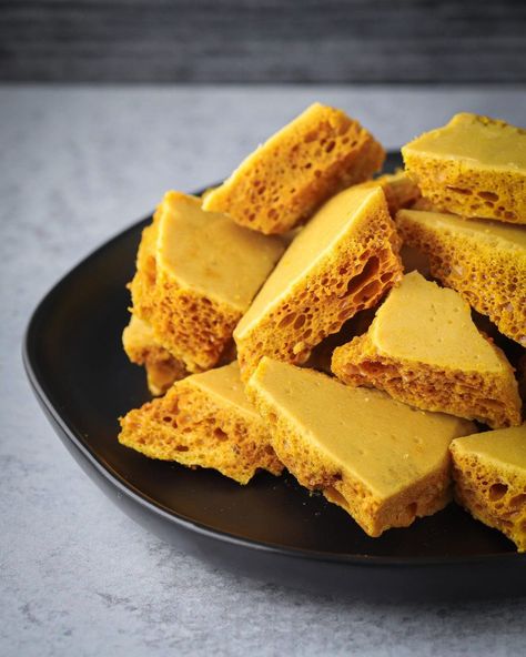 Crunchy Honeycomb Candy - What Steve Eats Honeycomb Toffee Recipe, Honeycomb Candy Recipe Homemade, Honeycomb Toffee, Chocolate Covered Honeycomb Recipe, Honeycomb Candy With Honey, Christmas Dessert Gifts, Honeycomb Recipe, Honeycomb Candy, Proper Tasty