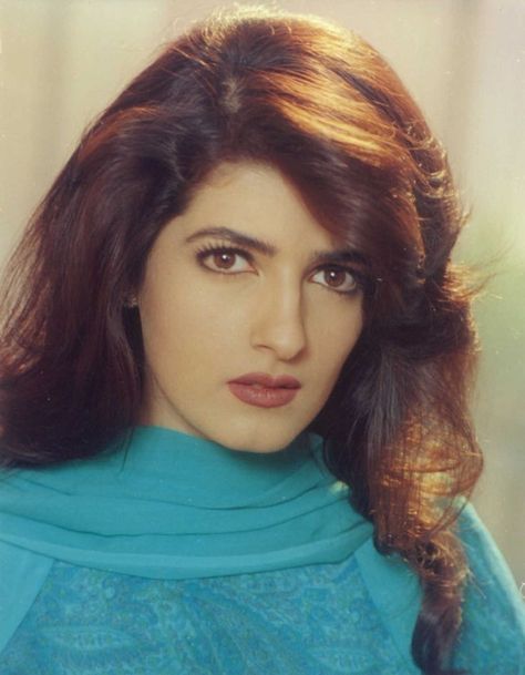 Old Bollywood Actress, 90s Bollywood Actress, Twinkle Khanna, Bollywood Pictures, Indian Natural Beauty, Vintage Bollywood, Movie Stills, Beautiful Smile Women, Bollywood Celebrities