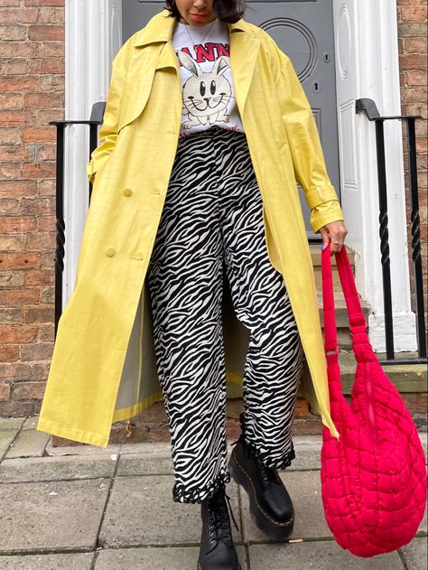 Dopamine Dressing Winter, Ganni Boots Outfit, Yellow Boots Outfit, Rain Coat Aesthetic, Colourful Winter Outfits, Dopamine Dressing Outfit, Colourful Outfits Aesthetic, Yellow Coat Outfit, Colorful Style Outfits