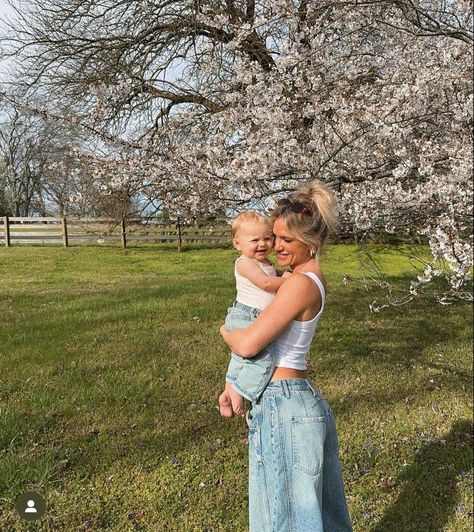 Young Mom Aesthetic, Momma Aesthetic, Teen Mom Aesthetic, Parenting Aesthetic, Parent Goals, Mom Aesthetic, Mom Vibes, Aesthetic Vogue, Mom Goals