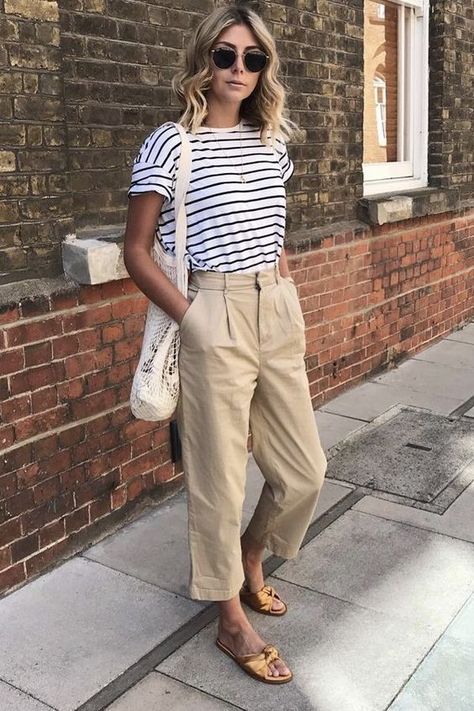 May 27, 2020 - This Pin was discovered by Zhanna Kovalchuk. Discover (and save!) your own Pins on Pinterest. Parisienne Style, Minimalist Summer, Trouser Outfits, Chique Outfits, Tan Pants, Mode Casual, Looks Street Style, Outfits Verano, Mode Inspo