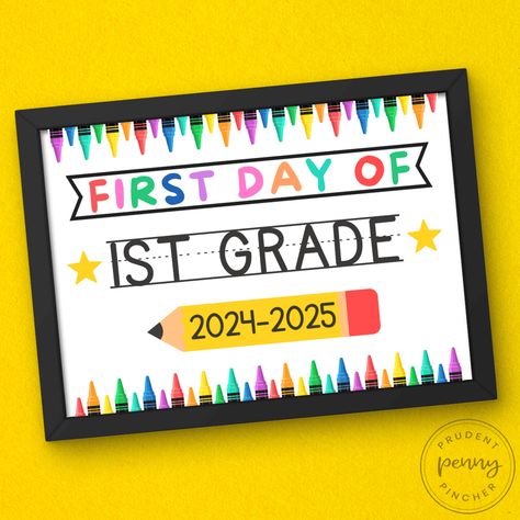 Capture those back-to-school memories with these Free Printable First Day of School Signs for every grade, from preschool to 12th grade! Whether your kiddo is stepping into kindergarten for the first time or gearing up for their final year of high school, these free printables are an easy and fun way to make your first-day photos stand out. Whether you’re a parent looking to create first-day photos or a teacher wanting a fun classroom activity, these printable signs are a great way to celebrate First Day Of School Signs, Fun Classroom Activities, Classroom Activity, 12th Grade, Photo Stands, School Memories, School Signs, Head Start, Printable Signs