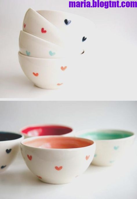 Bowls Painting Ideas, Painting Bowls Ideas Easy, Handmade Ceramic Bowls, Ceramics Bowls Designs, Heart Retro, Wrap Food, Icon Inspiration, Ceramic Cafe, Diy Pottery Painting