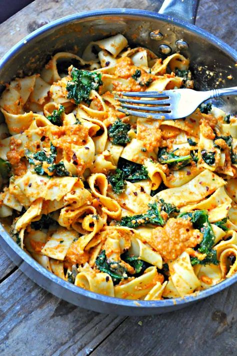 Vegan Spicy Kale and Romesco Pasta - Rabbit and Wolves Romesco Pasta, Pasta Recipe Healthy, Healthy Recipes Vegan, Wraps Vegan, Rabbit And Wolves, Spicy Pasta, Romesco Sauce, Vegan Pasta Recipes, Vegan Pasta