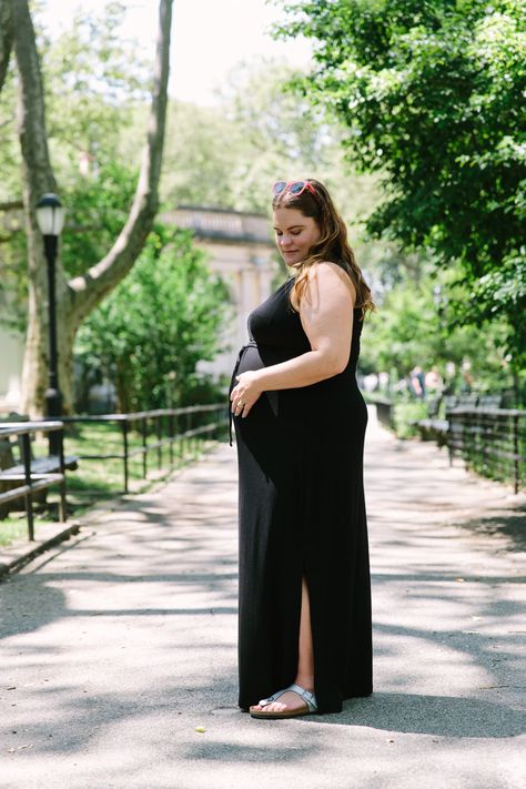 Chubby Pregnant Women, Fat Pregnant Women, Kelsey Miller, Baby Bump Photos, Pregnancy Body, Cup Of Jo, Bump Photos, Being Pregnant, Real Bodies