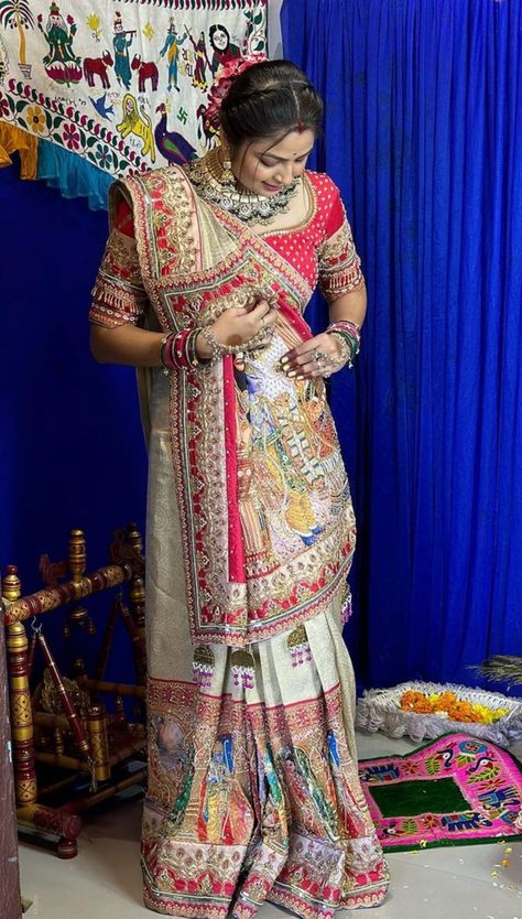 Gujrati Panetar Saree, Vat Savitri Puja Look Saree, Marwadi Saree, Gujarati Saree Look, Gujarati Style Saree, वेस्टर्न ड्रेस, Gujarati Saree, Best Indian Wedding Dresses, Sarees Traditional