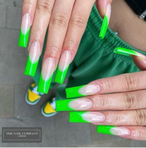 Neon Green French Tip Nails With Design, Neon Green French Tip Acrylic Nails, Neon Green French Nails, Neon Green French Tip Nails Square, Neon Green Tips Nails, Lime Green French Tip Nails, Neon Green French Tip Nails, Neon Green Acrylic Nails Coffin, Green French Tip Nails