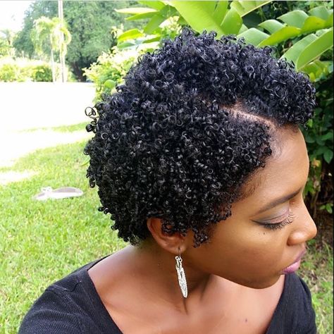 Short Natural Haircuts, Cabello Afro Natural, Twa Hairstyles, Natural Hair Cuts, Natural Hair Short Cuts, Tapered Haircut, Extreme Hair, Mohawk Hairstyles, Pelo Afro