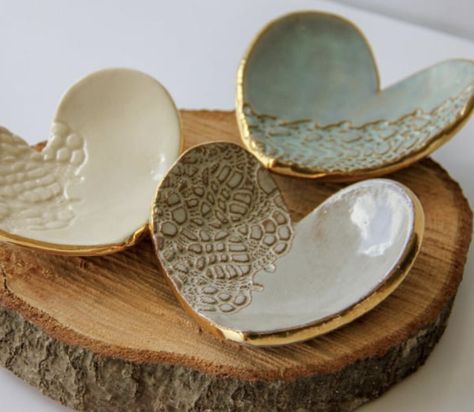 Wedding Clay Souvenir, Ceramic Wedding Favors Handmade Pottery, Pottery Favors, Clay Jewellery Dish, Spiritual Pottery, Ceramic Wedding Favors, Easter Pottery, Pottery Ornaments, Handmade Wedding Favours