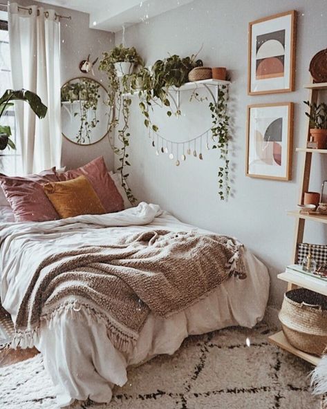 modern bedroom inspiration | bedroom decoration inspo and ideas | warm room decor with wood accents and green plants Teenage Room Decor, Room Deco, Charcoal Drawing, Home Design Decor, Modern Bed, Aesthetic Bedroom, Dream Rooms, Dream Bedroom, Minimalist Bedroom