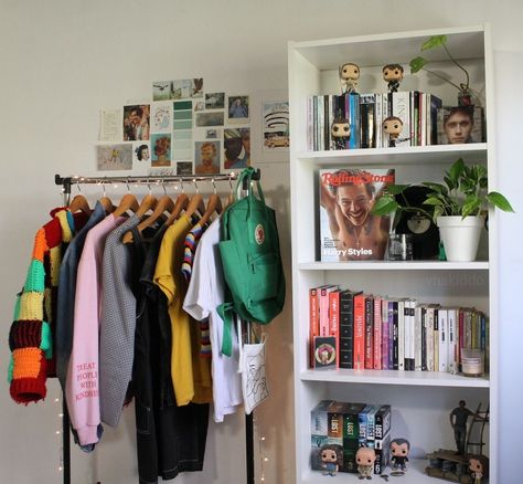 Room Clothing Rack, Niall Horan 1d, One Direction Bedroom, Harry Styles Room, One Direction Aesthetic, One Direction Room, Aesthetic Harry Styles, Harry Styles Louis Tomlinson, Bookshelf Aesthetic