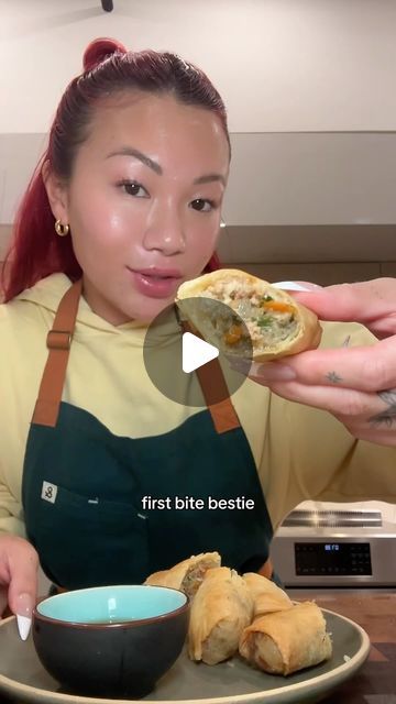 Cassie Yeung Recipes, Cassie Yeung, Asian Wraps, Asian Spring Rolls, Easy Spring Rolls, Chinese Night, College Food, Asian Meals, Instagram Recipes