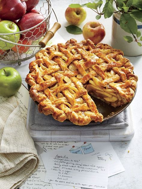 Old Fashioned Apple Pie, American Dessert, Best Apple Pie, Easy Apple Pie, Mini Apple Pies, Thanksgiving Food Desserts, Thanksgiving Pies, Easiest Apples, Apple Pie Recipes