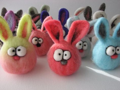 Felt Monster, Needle Felting Diy, Wool Needle Felting, Felt Bunny, Needle Felting Projects, Wool Projects, Felting Tutorials, Felt Brooch, Felt Decorations