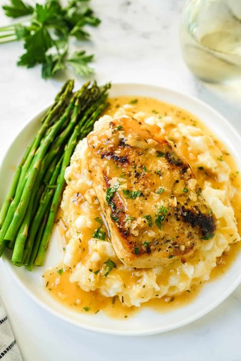 This Chicken with White Wine Sauce contains no cream and is the perfect light dinner. Tender chicken breasts are cooked in a light, delicious garlicky white wine pan sauce with just a hint of lemon and fresh herbs. It's restaurant quality meal in under 30 minutes! Marry Me Chicken Mashed Potatoes, Lemon Chicken And Mashed Potatoes, Creamy Chicken Mashed Potatoes, Marry Me Chicken Over Mashed Potatoes, Get On My Plate, Grilled Chicken Mashed Potatoes, Creamy Chicken And Mashed Potatoes Recipes, Cream Chicken And Mashed Potatoes, Creamy Chicken With Mashed Potatoes