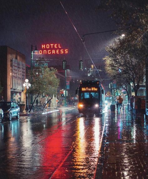 Along the Sun Link streetcar corridor, running from the University of Arizona campus to the Mercado San Agustin, you can experience all kinds of great dining, shopping, and fun things to do! [photo: @rycardo_bia on IG] Tucson Arizona Aesthetic, U Of Arizona, University Of Arizona Campus, Downtown Tucson, Arizona Aesthetic, The University Of Arizona, Kings Of Leon, City Pictures, Arizona Travel