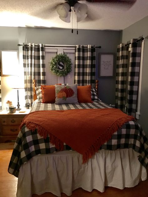 Buffalo Checkered Bedroom Ideas, Buffalo Plaid Bedroom Ideas, Black And White Plaid Bedroom Ideas, Black Buffalo Plaid Bedroom, Buffalo Plaid Bedroom Decorating Ideas, Buffalo Plaid Bedroom, Day Bed Room, Cozy Kitchen Ideas, Buffalo Check Bedding