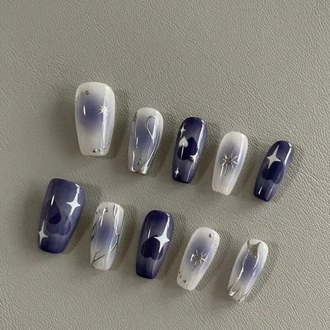 Nail Purple, Kutek Disney, Fake Nails Designs, Grunge Nails, Purple And Silver, Pretty Gel Nails, Soft Nails, Kawaii Nails, Girls Nails