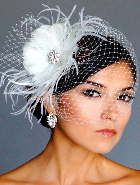 put an old rhinestone broach in the center ...something old check mark! Veil And Headpiece, Bridal Birdcage Veils, Wedding Birdcage, Veil Headpiece, Vintage Veils, Fascinator Hairstyles, Head Pieces, Veil Hairstyles, Birdcage Veil