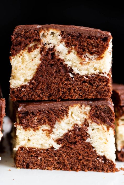 Vegan Coffee Dessert, Vegan Marble Cake, Vegan Healthy Recipes, Marble Cake Recipe, Eggless Cakes, Mocha Cake, Marble Cake Recipes, Vegan Breakfasts, Vegan Richa