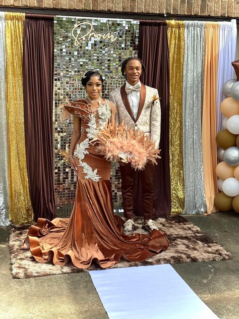 Couple Prom Outfits, Couple Prom, Fantasy Outfits, Matching Outfits Best Friend, Classy Prom, Prom Couples, Prom Inspiration, Prom Inspo, African Prom Dresses