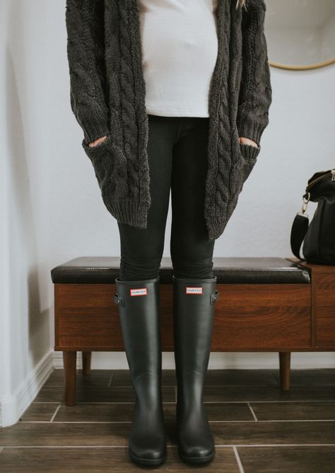 Tall Rain Boots Outfit, Hunter Boots Outfit Fall, Black Hunter Boots Outfit, Hunter Refined Boots, Hunter Rain Boots Outfit, Tall Boots Outfit, Rainboots Outfit, Women Rain Boots, Rain Boot Outfit