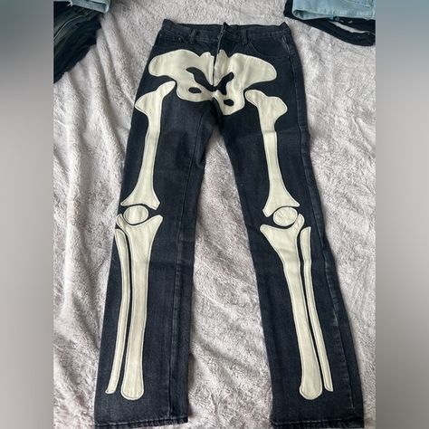 Black skeleton jeans Skeleton Painted Jeans, Skeleton Bleached Jeans, Skeleton Legs Pants, Skeleton Pants Outfit, Skeleton Sweatpants, Pant Patches, Halloween Jeans, Skeleton Costume Diy, Skeleton Pants