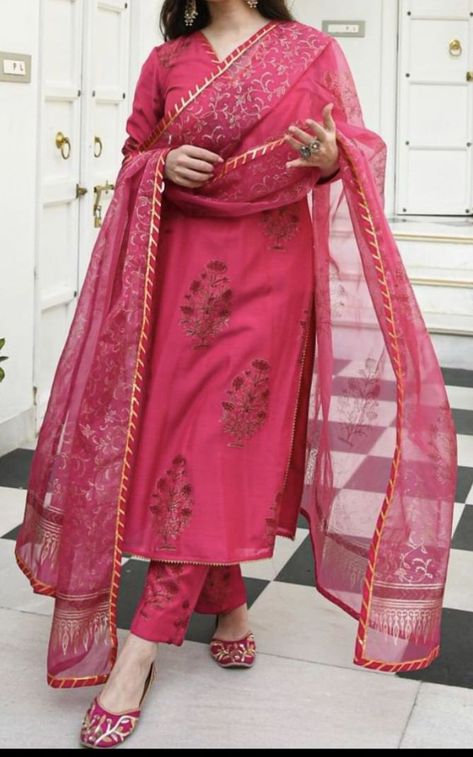 Pink Suits Women, Shrikhand Recipe, Kameez Design, Patiyala Suit, Indian Kurti Designs, Beet Root, Kameez Designs, Gotta Work, Simple Kurta Designs