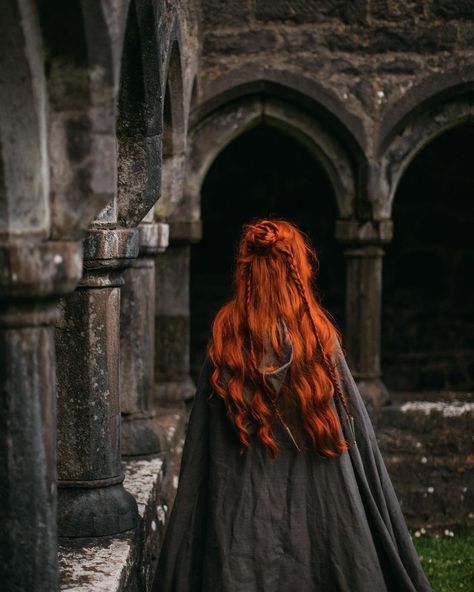 Red Hair Princess, Medieval Witch, Redhead Art, Celtic Pride, Closet Cosplay, Medieval Aesthetic, Princess Core, Ginger Girls, Fairy Fashion