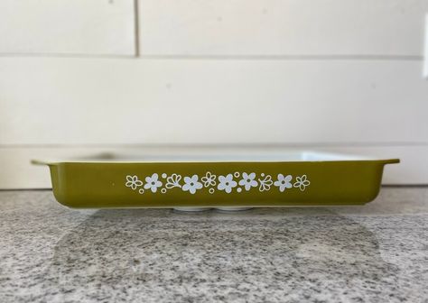 Spring Blossom Vintage Pyrex Crazy Daisy Green Lasagna Pan - Etsy Green Lasagna, Spring Blossom Pyrex, Lasagna Pan, Pyrex Casserole Dish, Crazy Daisy, Baking Pan, Spring Blossom, Avocado Green, Retro Vintage Style