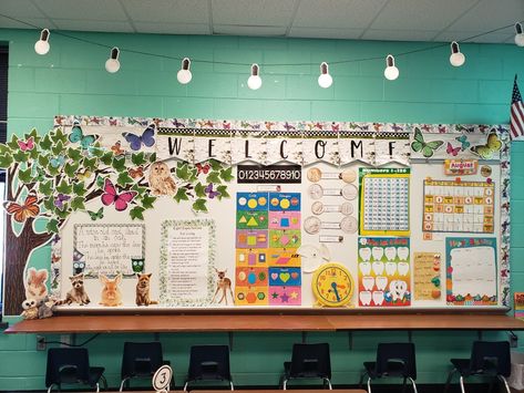 Woodland Whimsy Classroom, Morning Meeting Board, Fairytale Classroom, Woodland Classroom, Small Classroom, School Year Themes, Butterflies Classroom, Display Boards For School, Forest Classroom