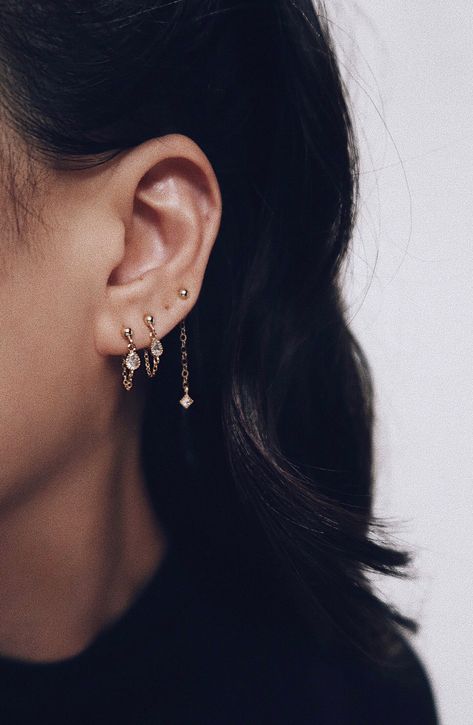 Ear Huggies, Chain Hoop Earrings, Ears Pierced, Dainty Gold Earrings, Gold Chain Earrings, Cute Ear Piercings, Earrings Chain, Chain Earring, Initial Earrings