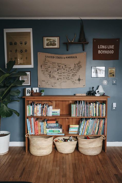 Playroom Adventure Theme, Homeschool Room Setup Ideas, English Rustic Decor, Boys Toy Room Ideas, Kids Room Set Up, Little Boy Truck Room, Kid Room Shelves, Vintage Modern Playroom, Boys Room Bookshelf Ideas