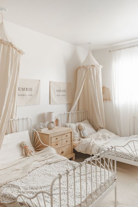 Sisters Bedroom Ideas, Sisters Bedroom, Sister Bedroom, Shared Girls Room, Sister Room, Flag Wall Hanging, Kids Rooms Inspo, Kids Shared Bedroom, Wall Hanging Nursery