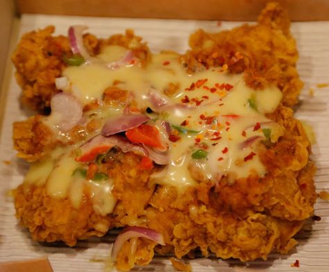 Cranium Bolts: KFC Chizza Chizza Kfc, Object Oc, Chicken Crust, Kfc Recipe, Recipes From Heaven, A Pizza, Fried Chicken, My Family, I Tried