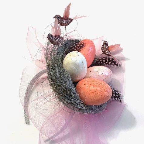 Easter Hats For Women, Easter Hat Parade Ideas, Girls Easter Bonnet, Headdress Ideas, Feather Pens, Easter Hat Parade, Easter Bonnets, Easter Hat, Party Life