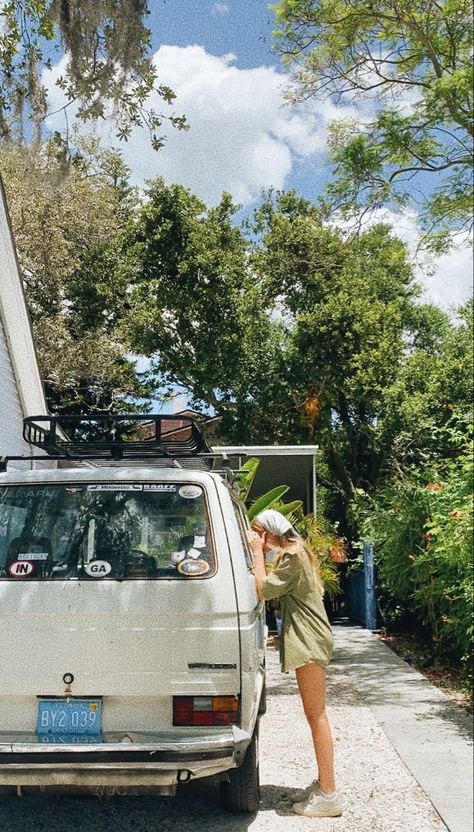 @whatstars on ig Granola Lifestyle Aesthetic, Vw Minibus, Surfergirl Style, Vans Aesthetic, Environmentally Friendly Living, Kombi Home, Cool Vans, Summer Goals, Vw Van