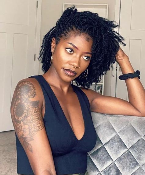 Micro Locs Curly Ends, Short Microlocs Styles, Mirco Locs, Microlocs Inspiration, Microlocs Hairstyles, Mini Locs, Sister Locks, Twa Hairstyles, Micro Locs