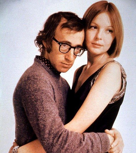 Young lovers (Woody Allen & Diane Keaton) Dianne Keaton, Diane Keaton Style, Annie Hall, Warren Beatty, Mia Farrow, Odd Couples, Diane Keaton, Woody Allen, Famous Couples