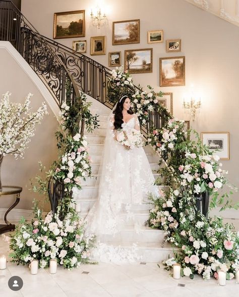 Wedding Staircase Decoration, Wedding Stairs, Wedding Staircase, Park Chateau, Romantic Winter Wedding, Wedding Roses, Staircase Decor, Bouquet Flower, Luxury Wedding Venues