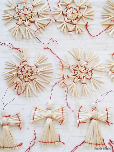 Small White Christmas Tree, Straw Ornaments, Flower Wall Hanging Decor, Scandinavian Christmas Ornaments, Rose Flower Wall, Diy Christmas Snowflakes, Diy Straw, Straw Crafts, Straw Decorations