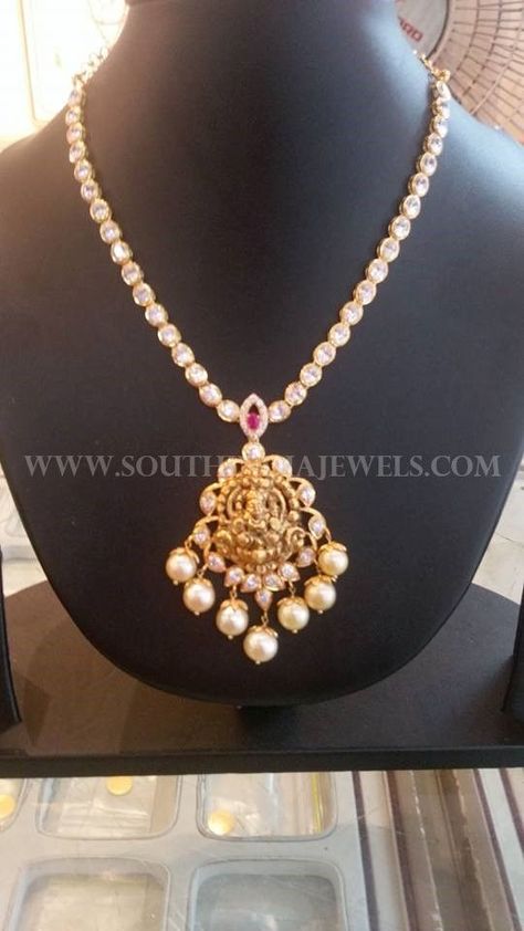 22k gold simple necklace with temple pendant. For inquiries please contact the seller below. Seller Name : Bhavani Jewellers Contact No : 9908194122 Whatsapp : 7799994438 Related PostsGold Mango Necklace With Green StonesGold Guttapusalu Necklace From Bhavani JewellersGold Kundan Dori NecklaceGrand gold Antique Necklace From Bhavani JewellersAntique Ruby Thread Necklace From Vajra JewelleryGold Necklace Design … #GoldJewelleryTemple Gold Simple Necklace, Classy Necklaces, Gold Antique Necklace, Guttapusalu Necklace, Mang Tika, Mango Necklace, Necklaces Simple, Gold Jhumka Earrings, Gold Pearl Jewelry