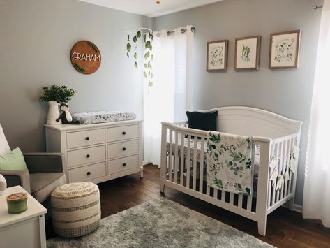 Green And Blue Nursery Gender Neutral, Nursery Plant Theme, Green Leaf Nursery, Botanical Nursery Neutral, Grey Green Nursery, Grey Nursery Ideas Neutral, Plant Themed Baby Nursery, Green Themed Nursery, Plant Theme Nursery