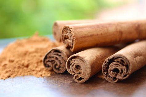 Cinnamon Water, Cinnamon Health Benefits, Cassia Cinnamon, Cinnamon Benefits, Herbal Teas Recipes, Ceylon Cinnamon, Buttermilk Pancakes, Regulate Blood Sugar, Spice Blends