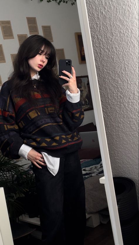 Dark Academia Outfit Sweater, Sweater Grunge Outfit, Grunge Autumn Outfit, Cozy Fall Aesthetic Outfit, Juliet Costume, Costume Concepts, Fall Aesthetic Outfit, Dr Martens Outfit, Dark Academia Outfit