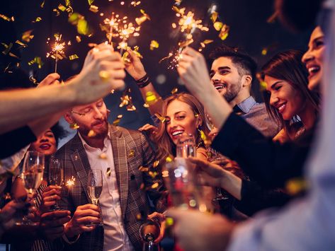 Check out these tips on how to throw the ultimate after party. New Year Photoshoot, London Nightclubs, Christmas Party Photo, Majlis Perkahwinan, Nye Wedding, Farewell Parties, Party Photoshoot, Wedding After Party, New Years Eve Weddings